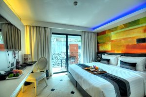 Sukhumvit Hotels - Suite Room in Skyy Hotel