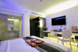 Bangkok Hotel - Suite Room in Skyy Hotel